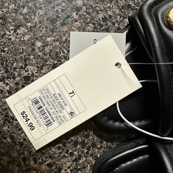 A New Day Black Slides with Gold Detail - Picture 5 of 6